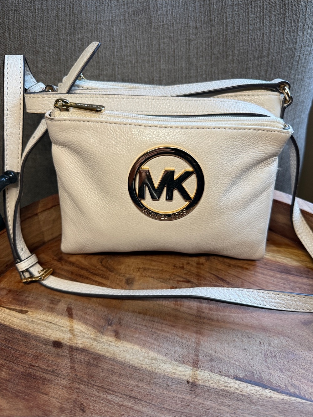 MICHAEL KORS White Leather Fulton Crossbody Bag with Gold MK Logo